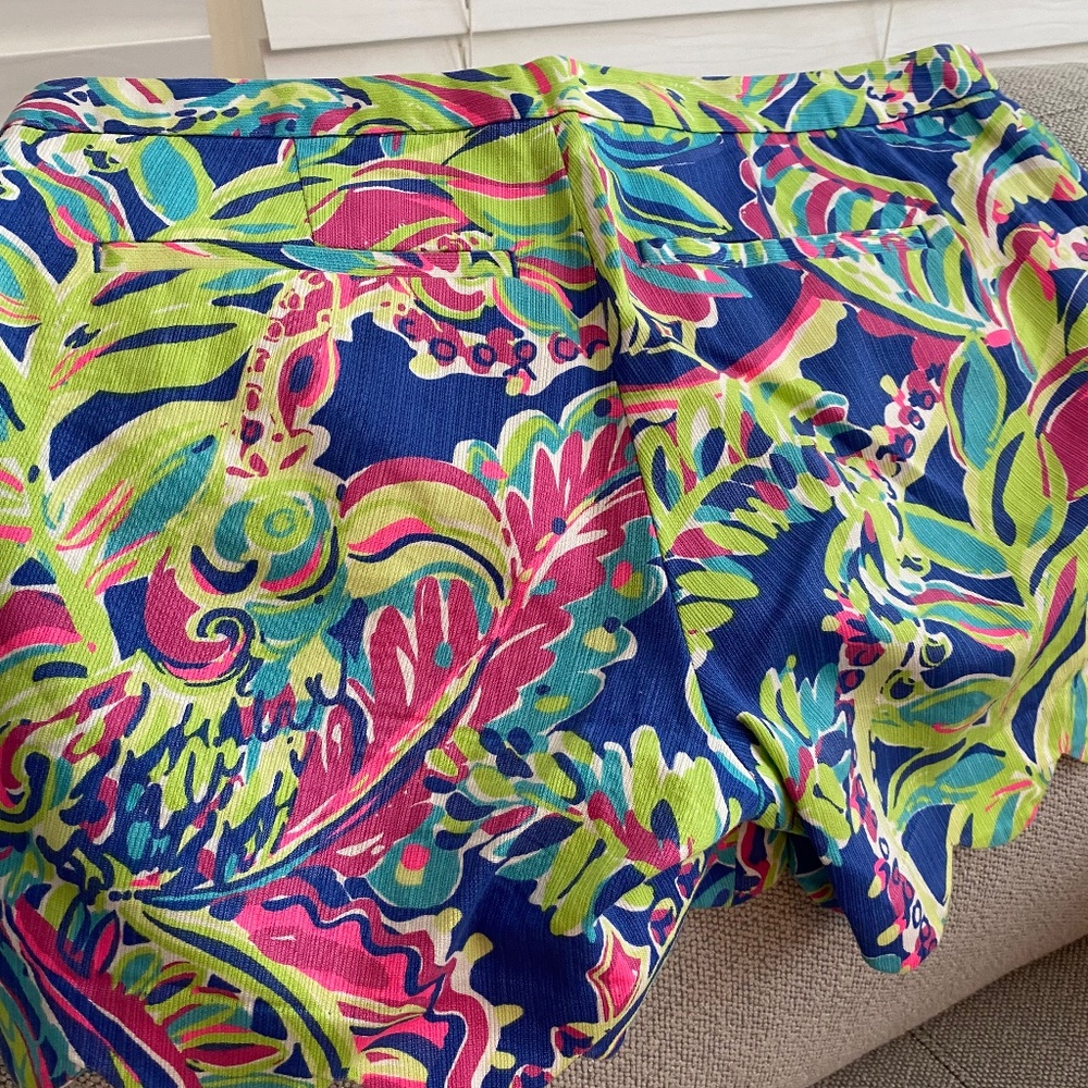 LiLY PULITZER SCALLOPED SHORTS Sz Small (2)